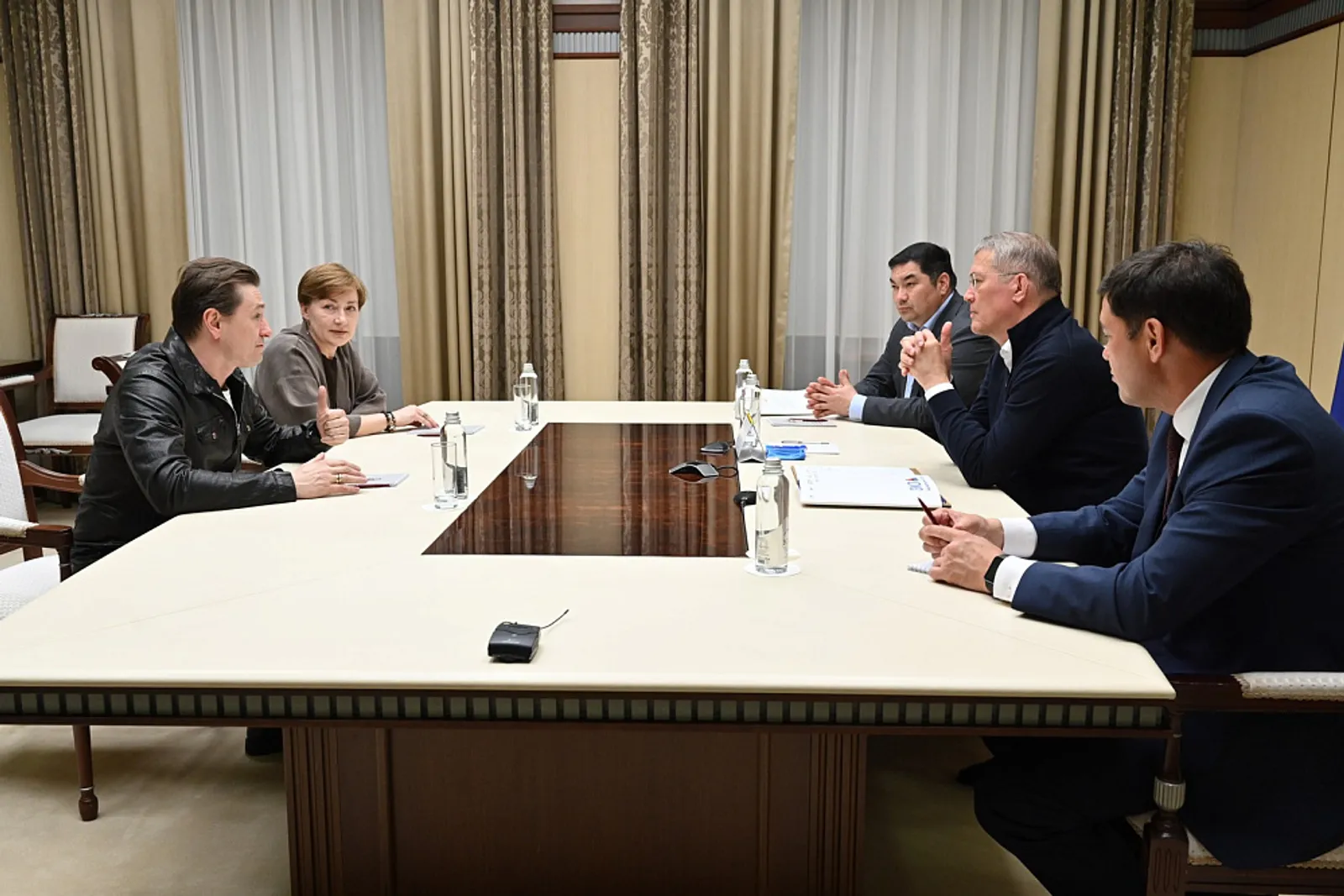 https://glavarb.ru/ru/news/event/vstrecha-s-narodnym-artistom-rossii-i-bashkortostana-sergeem-bezrukovym-88925/