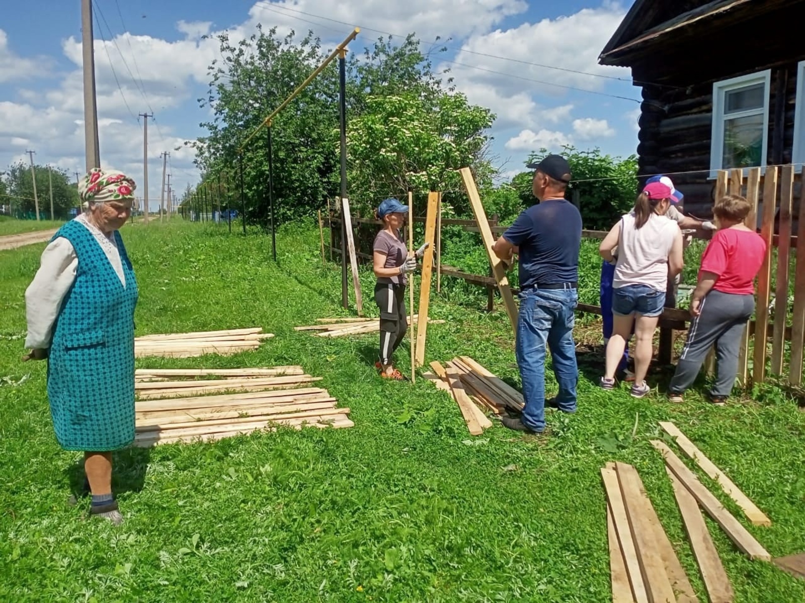 Волонтеры Калтасинского района снова помогают пожилым жителям