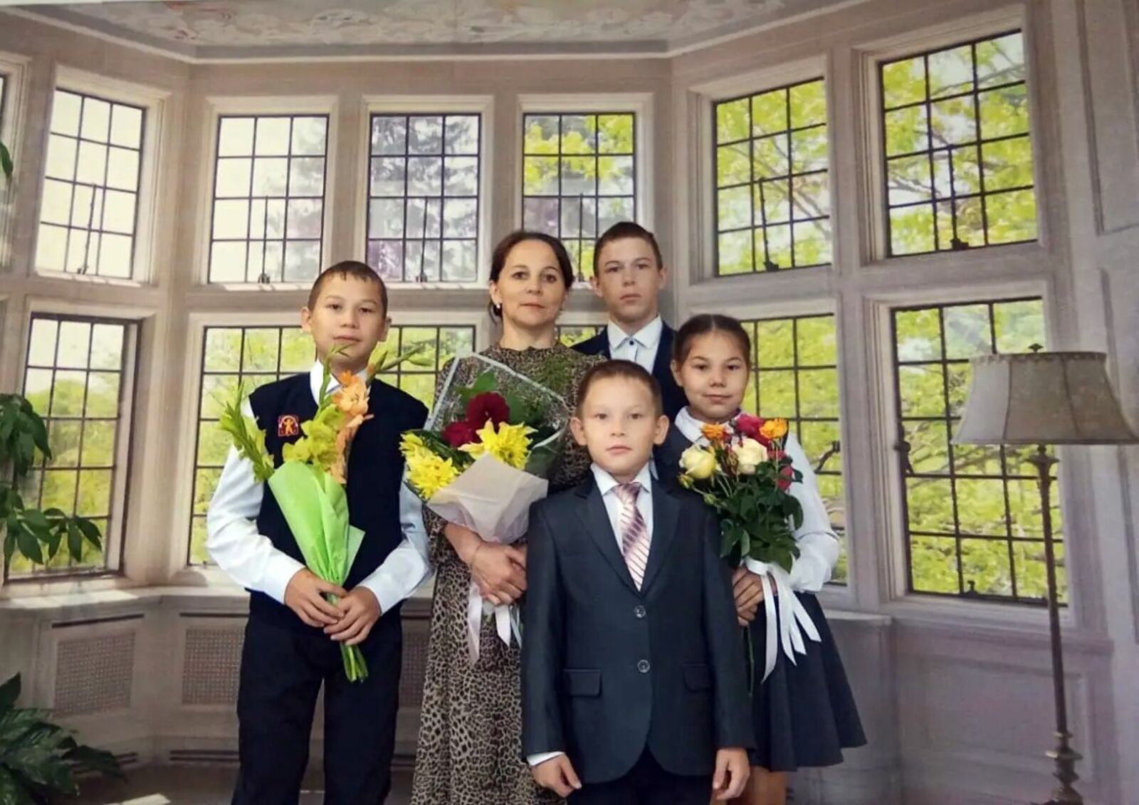 А.Л. Юзукбаева да икшывыже-влак. Еш архив гыч налме фото.