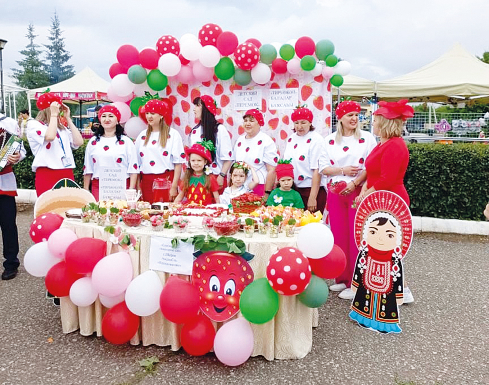 Фестивальыште чылажат: вургемжат, ӱстелжат - районын мӧрлан поян улмыжо нерген ушештарен. Авторын фотожо-влак.