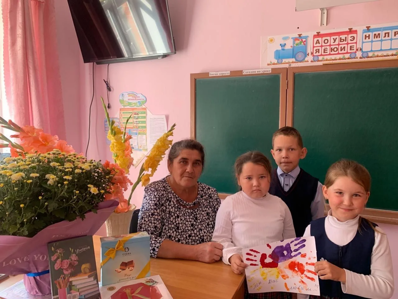 Н.А. Минликаева тунемшыже-влак коклаште. Еш архив гыч налме фото-влак.