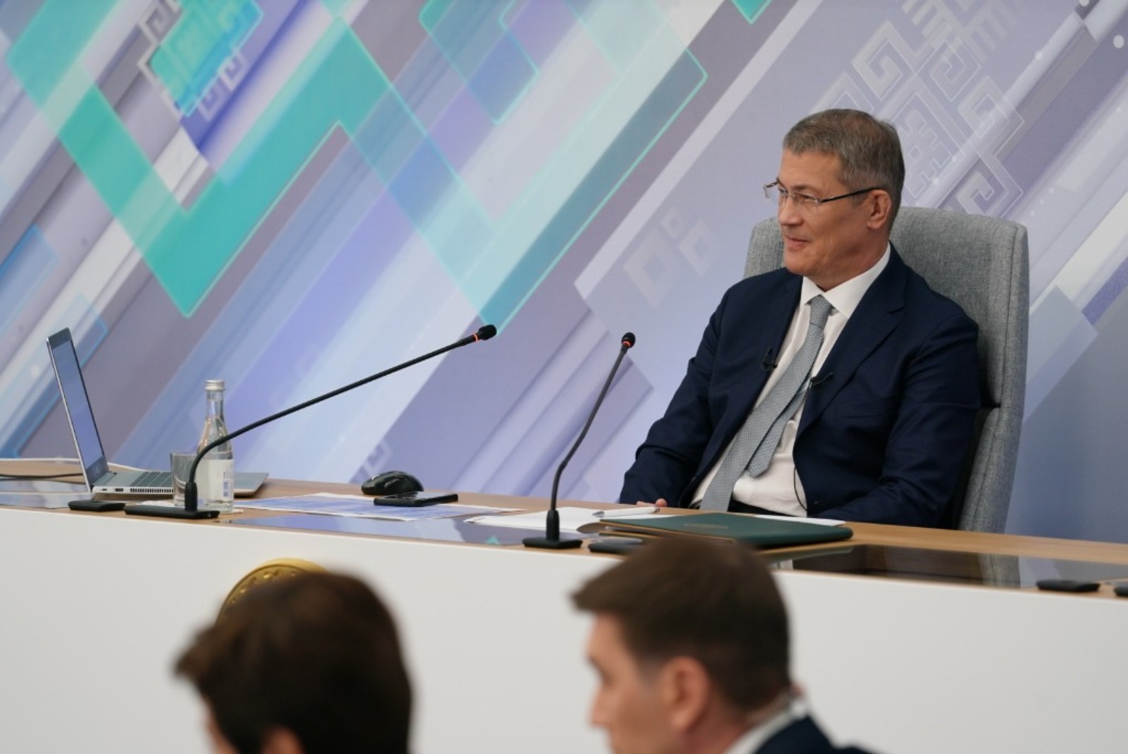 Прямая линия Радия Хабирова: О возможной смене работы с переходом на руководящую должность в федеральном ведомстве или регионах Донбасса
