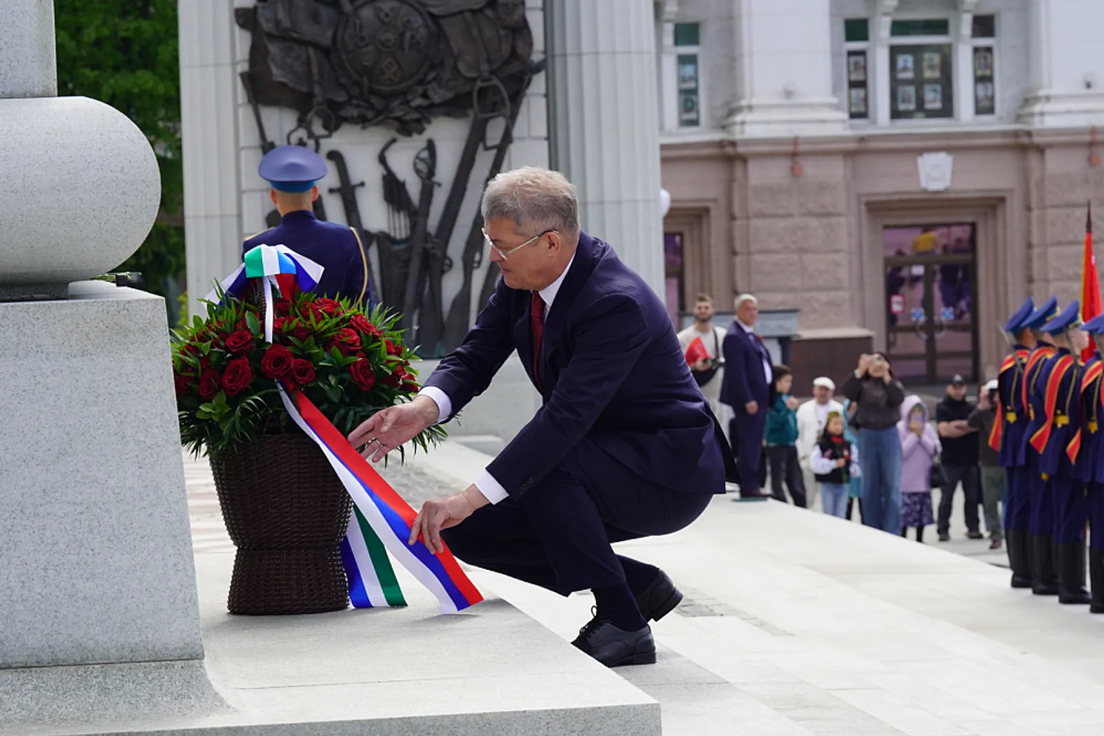 https://glavarb.ru/ru/news/event/radiy-habirov-v-den-pobedy-vozlozhil-cvety-k-pamyatniku-minigali-shaymuratova__-88485/