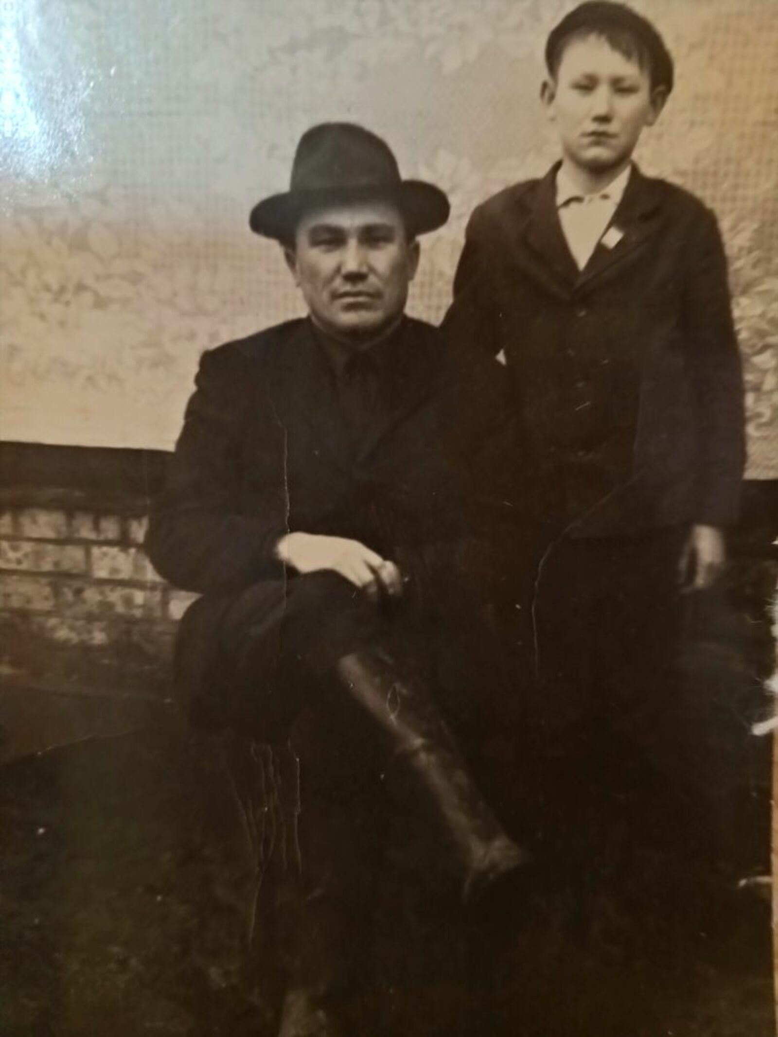 Павел ачам Олег изам дене пырля. 1974 ий. Еш архив гыч налме фото-влак.