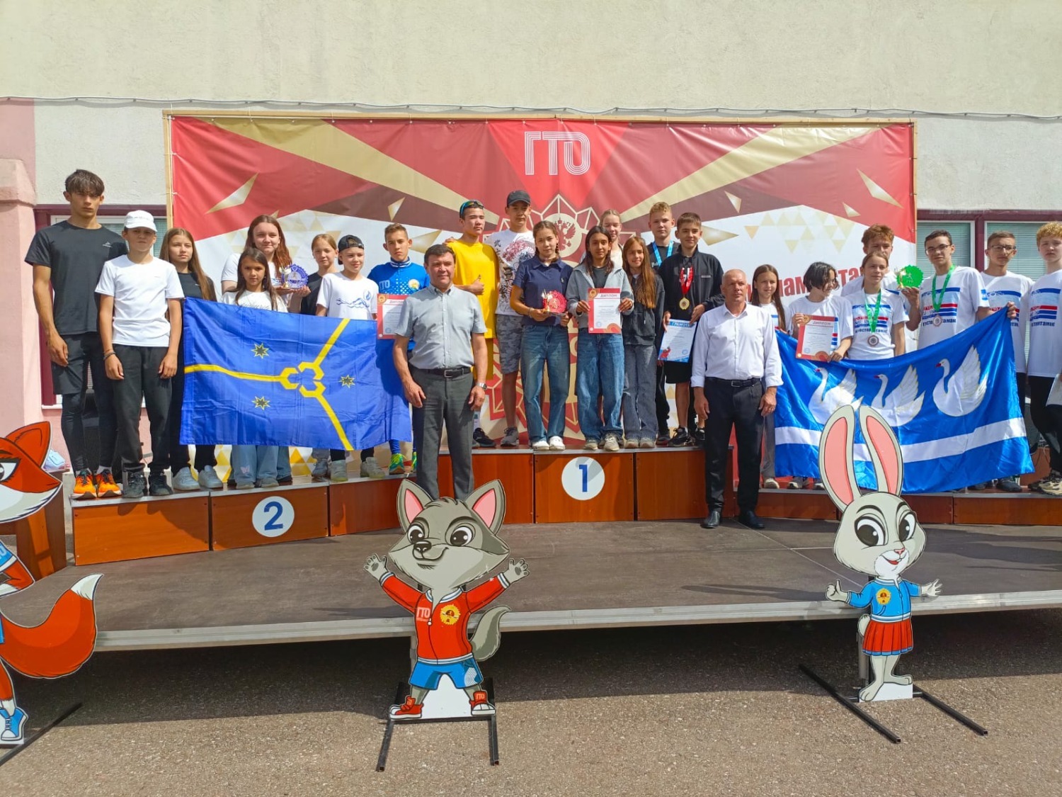 Эстафетыште сеҥыше команда-влакым суапландарат.