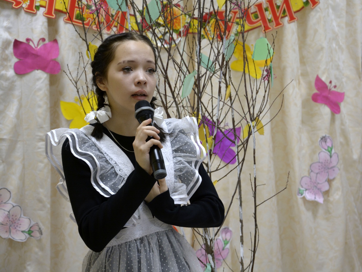 Е. Шакирова С. Есенин нерген сценкыште.