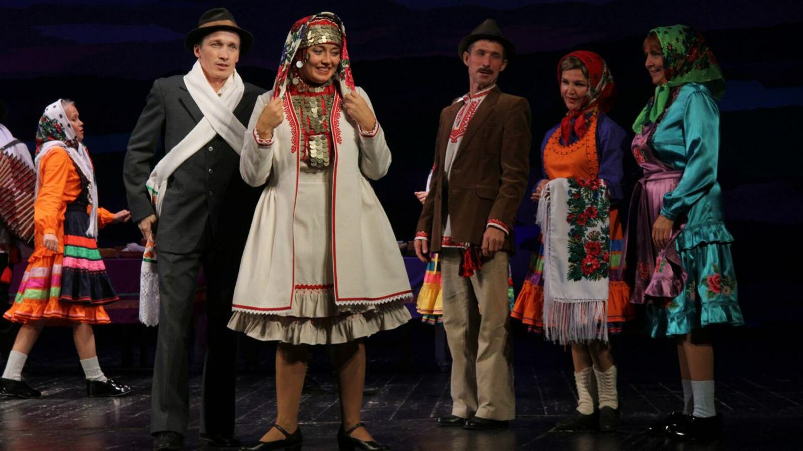 «Микулан - презе, Якулан - ӱдыр» спектакль гыч ужаш. М. Шкетан лӱмеш марий кугыжаныш драме театрын сайтше гыч налме фото.