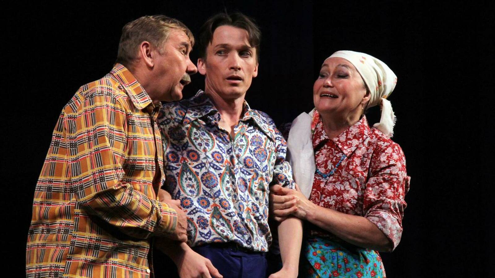 «Микулан - презе, Якулан - ӱдыр» спектакль гыч ужаш. М. Шкетан лӱмеш Марий кугыжаныш драме театрын сайтше гыч налме фото.