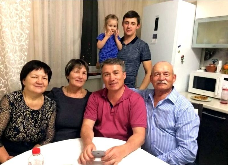 Эргыжын шочмо кечым пайремлымаш. Шола гыч (шинчат) Валентина, Галина, Леонард, Олег Султангареев. Шеҥгелне (шогат) Виталий ден Виктория.