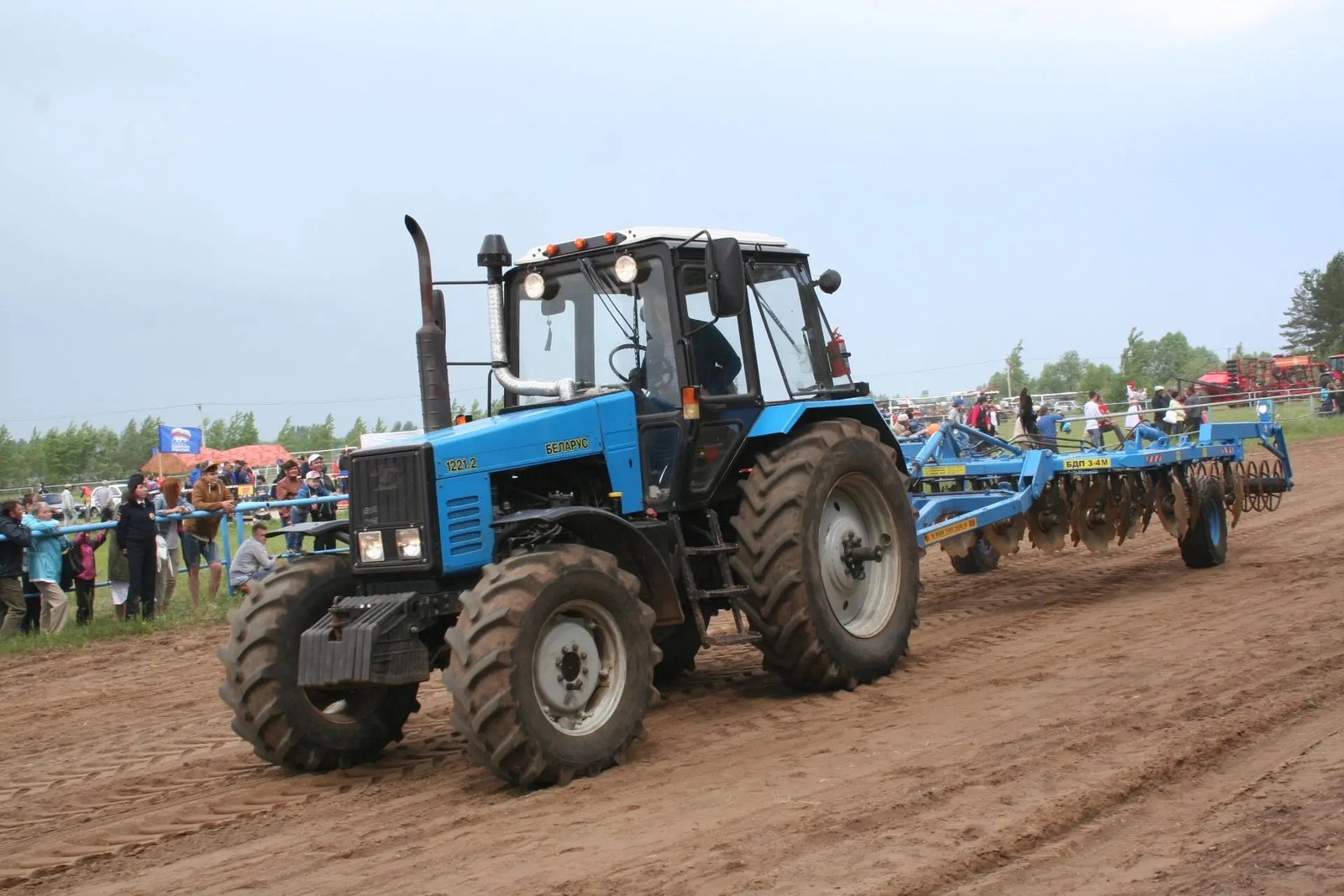 Л. Шавалиеван фотожо.