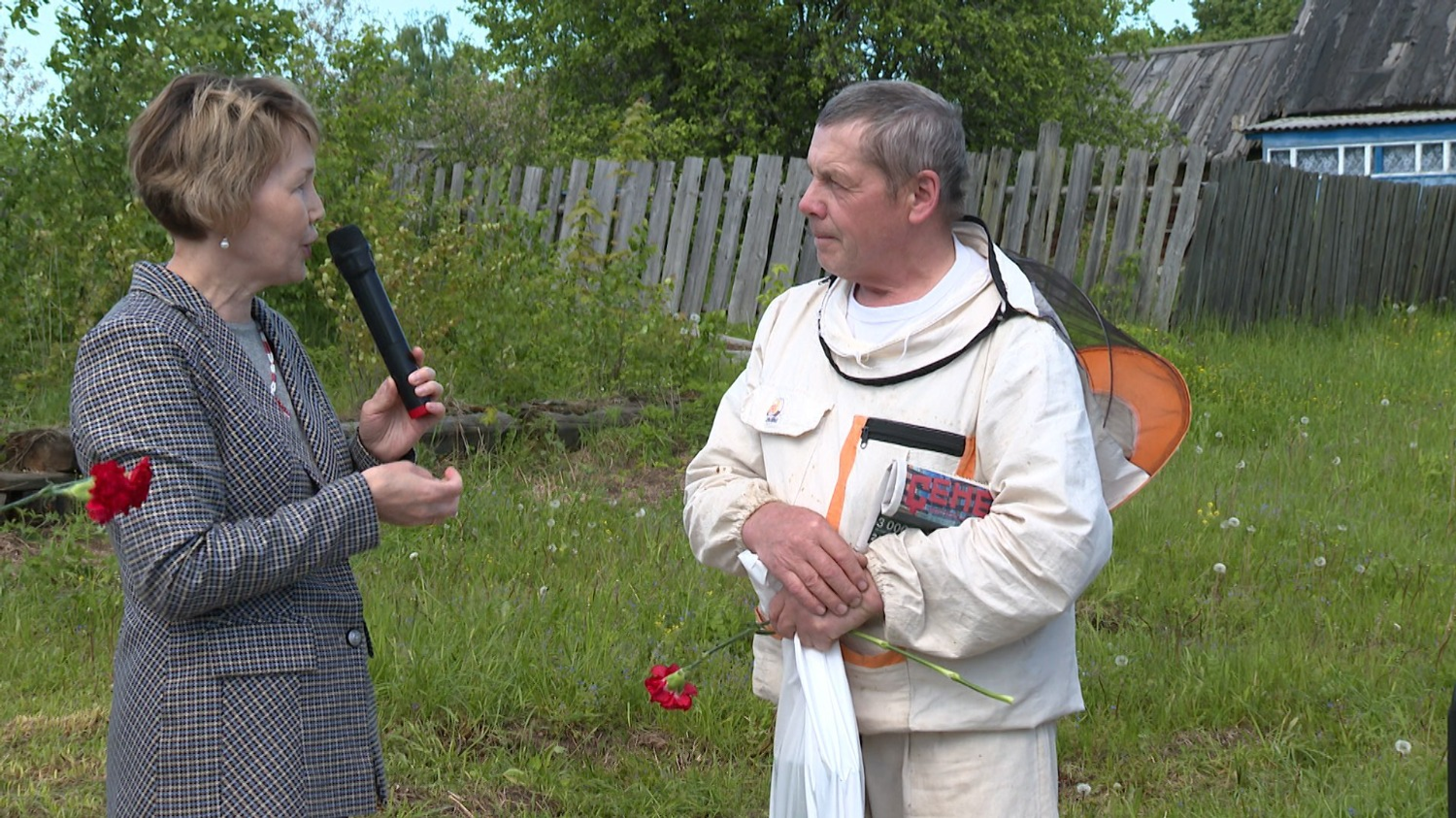 Малиновка ялыште илыше И.Е. Ефимов ден МарНИИЯЛИ-н директоржо Л.Я. Григорьева.