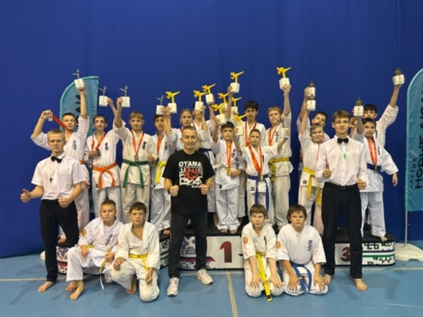 С. Акмулин (покшелне) да воспитанникше-влак.